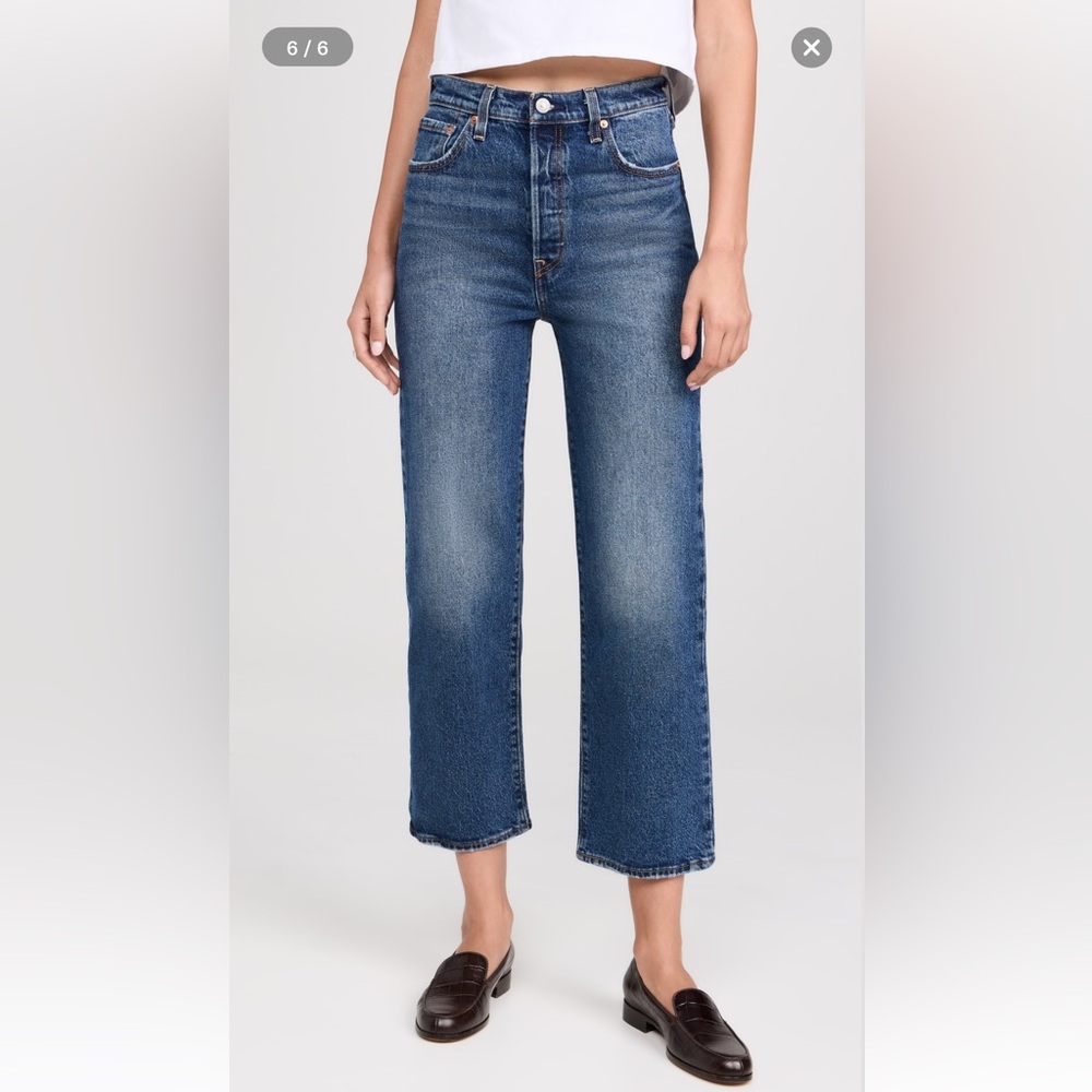 Levi's Women's Ribcage Straight Crop Jeans in 27